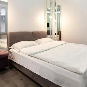 Апартаменты Leogrand On B Khmelnytskogo 27a, Львов